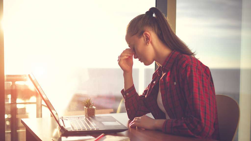 “Il mal della scrivania”. Quando il lavoro d’ufficio diventa alienante.